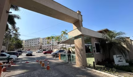 Apartamento térreo com 02 quartos e área externa para locação no Condomínio Jardim de Minas, no São Pedro, por R$ 1.100,00 mais taxas.