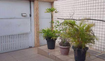 Sobrado com 3 dormitórios à venda, 160 m² por R$ 648.000,00 - Vila São Jorge - Santos/SP