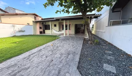Casa com 3 quartos à venda na Rua Maceió, Balneário Enseada, São Francisco do Sul por R$ 900.000