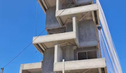 APARTAMENTO NO CENTRO DE BALNEARIO PICARRAS