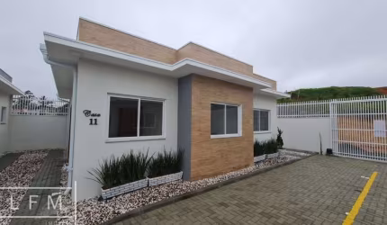 CASA EM CONDOMÍNIO FECHADO
