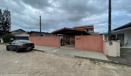 Casa com 5 quartos à venda na Rua Manoel Oliveira Lopes, 180, Santo Antônio, Balneário Piçarras, 206 m2 por R$ 790.000