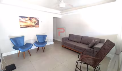 Casa de rua COM 4 QUARTOS + DCE a 800M DO MAR!