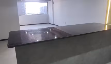 Apartamento reformado com 2 quartos + DCE