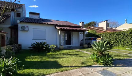 Casa térrea com 2 dormitórios no Cantegril