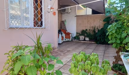 Casa Ampla com 2 Quartos (1 Suíte), Quintal e Garagem – Condomínio com Lazer Completo – R$ 320.000,00