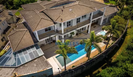Casa Alto Padrão Linda no Resid. 12, 1100m², 4 amplas suítes