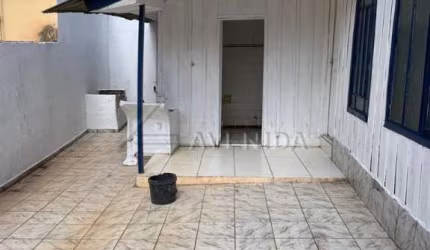 Casa com 3 quartos para alugar na Rua Goiás, --, Centro, Londrina por R$ 1.100