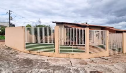 Casa com 3 quartos à venda na Alcides Lisse, --, Jardim Paracatu, Londrina por R$ 239.000