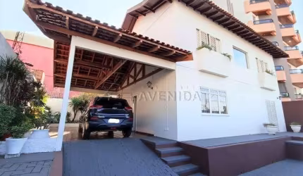 Casa com 4 quartos à venda na Gomes Carneiro, --, Boa Vista, Londrina por R$ 1.100.000