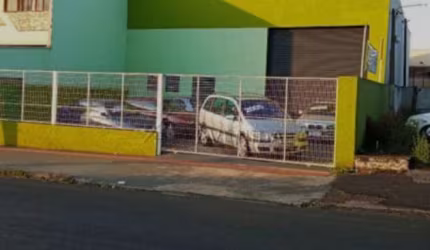 Barracão / Galpão / Depósito à venda na Avenida Europa, --, Parque Residencial Joaquim Toledo Piza, Londrina por R$ 900.000
