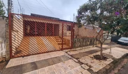 Casa com 3 quartos para alugar na Inocência Antunes das Neves, --, Jardim Pacaembu, Londrina por R$ 2.500