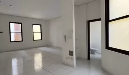 Sala comercial para locação com 64m² no Centro de Curitiba/PR