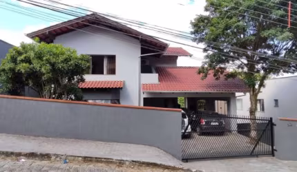 Casa com 3 quartos à venda na Rua Willy Koenig, 30, Velha, Blumenau, 182 m2 por R$ 850.000