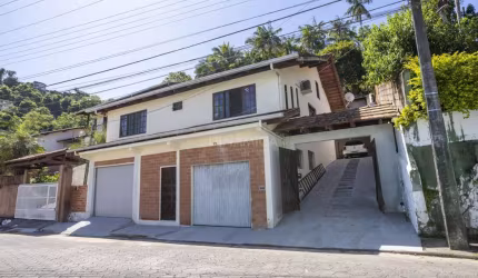 Casa com 3 quartos à venda na Gonçalves Dias, 64, Escola Agrícola, Blumenau, 210 m2 por R$ 650.000