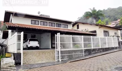 Casa com 4 quartos à venda na Tijucas, 135, Velha, Blumenau, 262 m2 por R$ 1.272.000