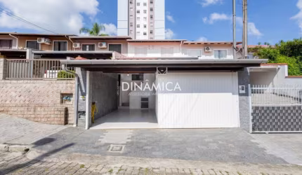 Casa com 3 quartos à venda na Rua Sabiá, 166, Água Verde, Blumenau, 103 m2 por R$ 498.000