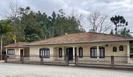Casa com 4 quartos à venda na Edmundo Teske, 40, Centro, Braço do Trombudo, 260 m2 por R$ 770.000