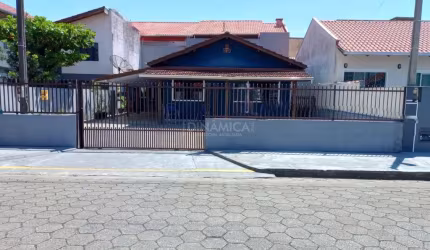Casa com 4 quartos à venda na Rua Bernardina Taváres, 270, Centro, Penha, 120 m2 por R$ 700.000
