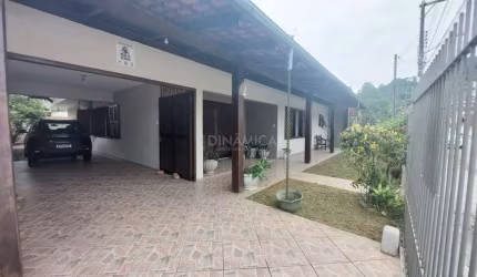 Casa com 6 quartos à venda na Rua Paranaguá, 38, Garcia, Blumenau, 270 m2 por R$ 900.000
