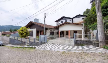 Casa com 4 quartos à venda na Rua Maceió, 383, Garcia, Blumenau, 210 m2 por R$ 950.000