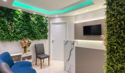 Sala comercial Square SC com 3 salas, lavabo e 2 VG de garagem