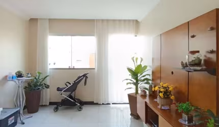 Casa para Venda em Belo Horizonte, Heliópolis, 4 dormitórios, 1 suíte, 4 banheiros, 2 vagas