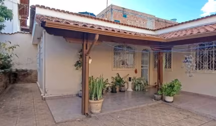 Casa para Locação em Belo Horizonte, Jardim Guanabara, 2 dormitórios, 1 banheiro, 2 vagas