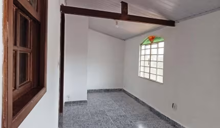 Casas 2 Quartos para Locação em Santa Luzia, Conjunto Cristina (São Benedito), 2 dormitórios, 1 banheiro, 2 vagas
