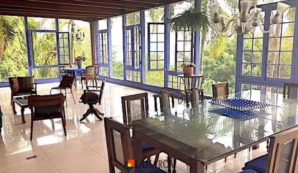 CASA EM CONDOMINIO FECHADO C/ VISTA PARA O MAR