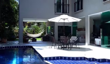 Casa a venda  em condomínio fechado no Guaruja