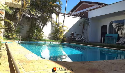 CASA A VENDA NO GUARUJA!