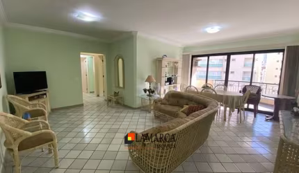 Apartamento com sacada a venda na enseada Guarujá