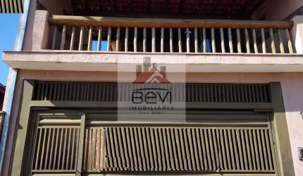 Sobrado com 3 dorms.Grande Oportunidade bem aqui na Bevi!