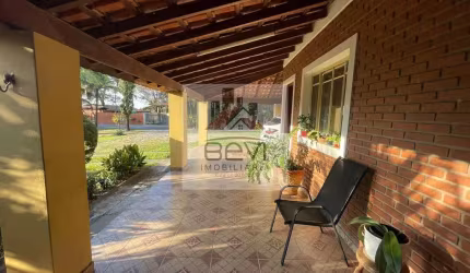 Chácara com asfalto na porta
