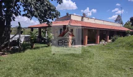 Linda Chácara com casa avarandada e poço em Tupi Santa Izabel