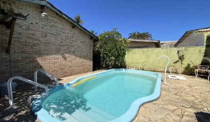 Casa para Venda em Caraguatatuba, Jardim Nomar, 2 dormitórios, 3 banheiros, 2 vagas