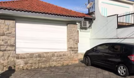 Casa térrea com mais de 300 M2 no Bosque da Saúde R$ 1.3 M