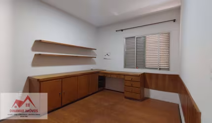 Sobrado de 253m² 3 dormitórios, 1 suíte e 2 vagas