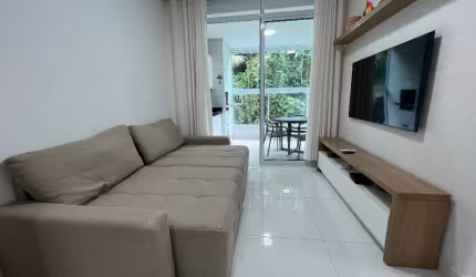 Apartamento à venda na praia da Toninhas com sacada privativa
