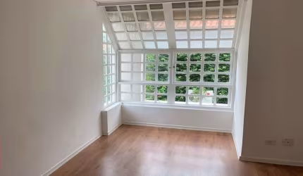 Casa no Jardim Paulistano com 220m², 3 quartos, 3 vagas.