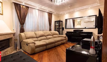 Casa em Moema com 178m², 2 suítes, 2 vagas.