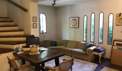 Morumbi - Casa a Venda - 202 m², 4 Dormitórios sendo 2 Suítes, 4 Vagas