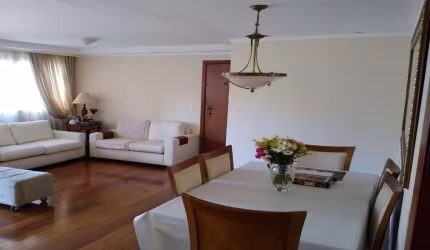 Apartamento em Moema com 127m², 3 quartos, 1 suíte, 2 vagas.