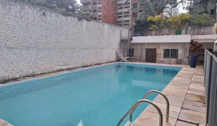 Casa à Venda com 352m², 4 dormitórios, 4 suítes, 1 sala e 4 vagas!!!