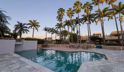Casa tipo para venda com 4 quartos, sendo 4 suítes, 1,501m²