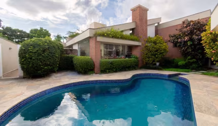Casa tipo para venda com 7 quartos, sendo 5 suítes, 495m²