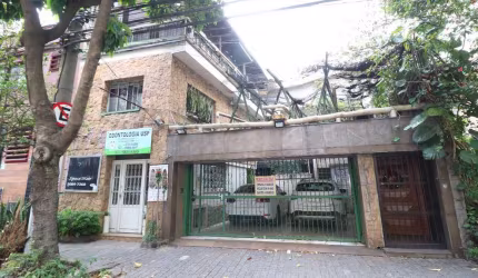 Casa tipo para venda com 4 quartos, sendo 4 suítes, 414m²