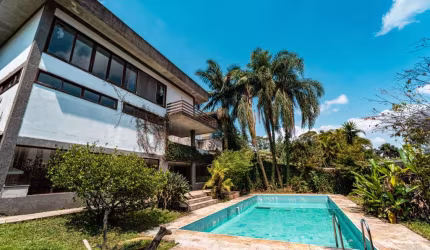 Casa tipo para venda com 5 quartos, sendo 1 suíte, 259m²
