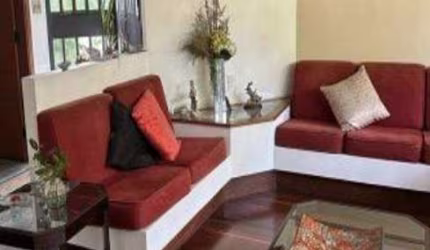 Casa em Pacaembú com 264m², 3 quartos, 2 suítes, 4 vagas.